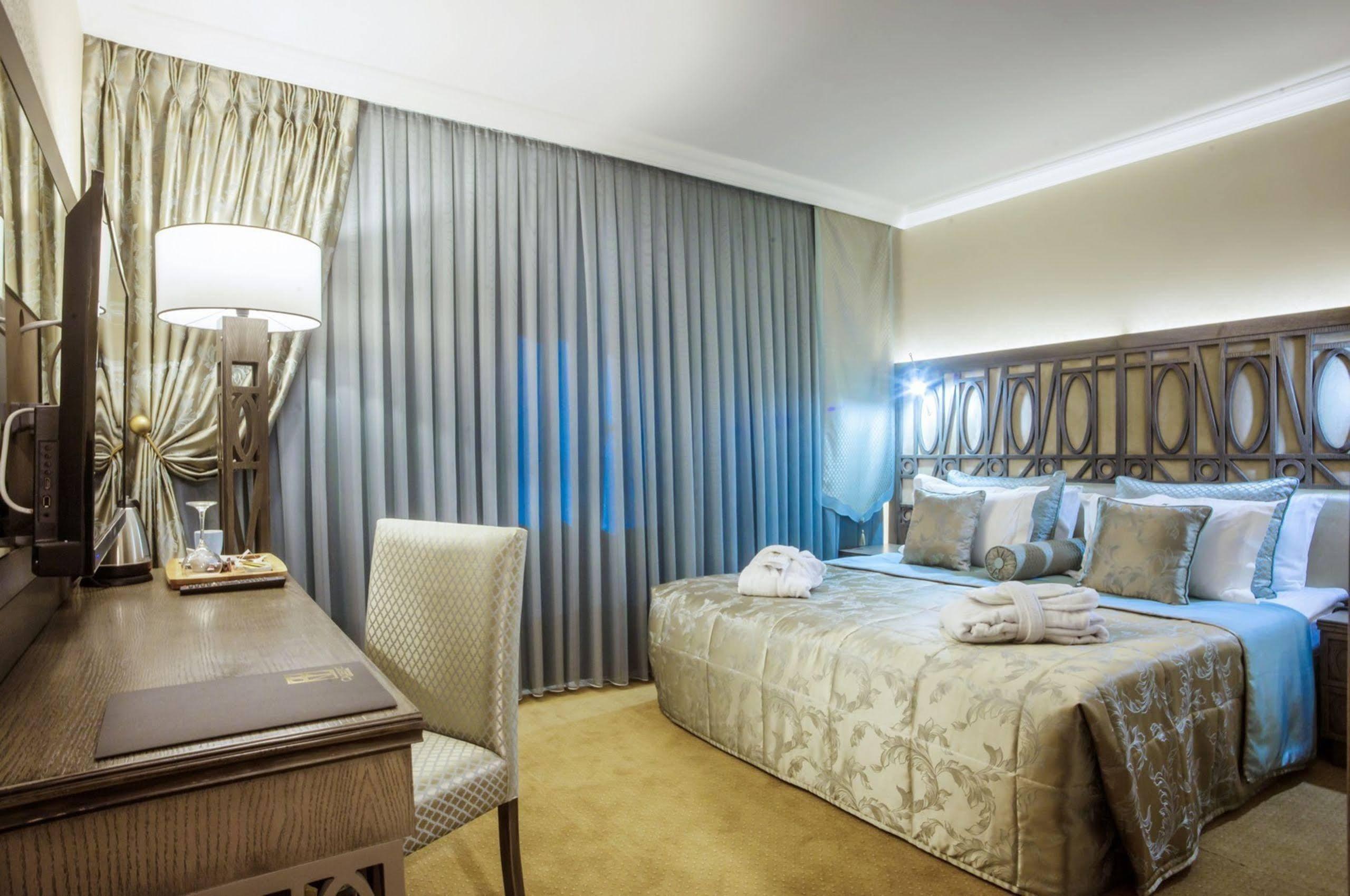 Cadence Design 3*
